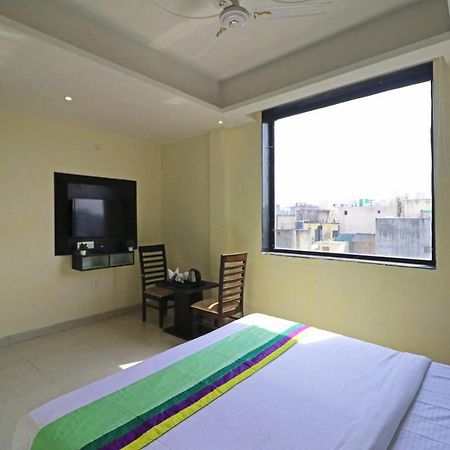 Hotel Paragon Suites 뉴델리 외부 사진