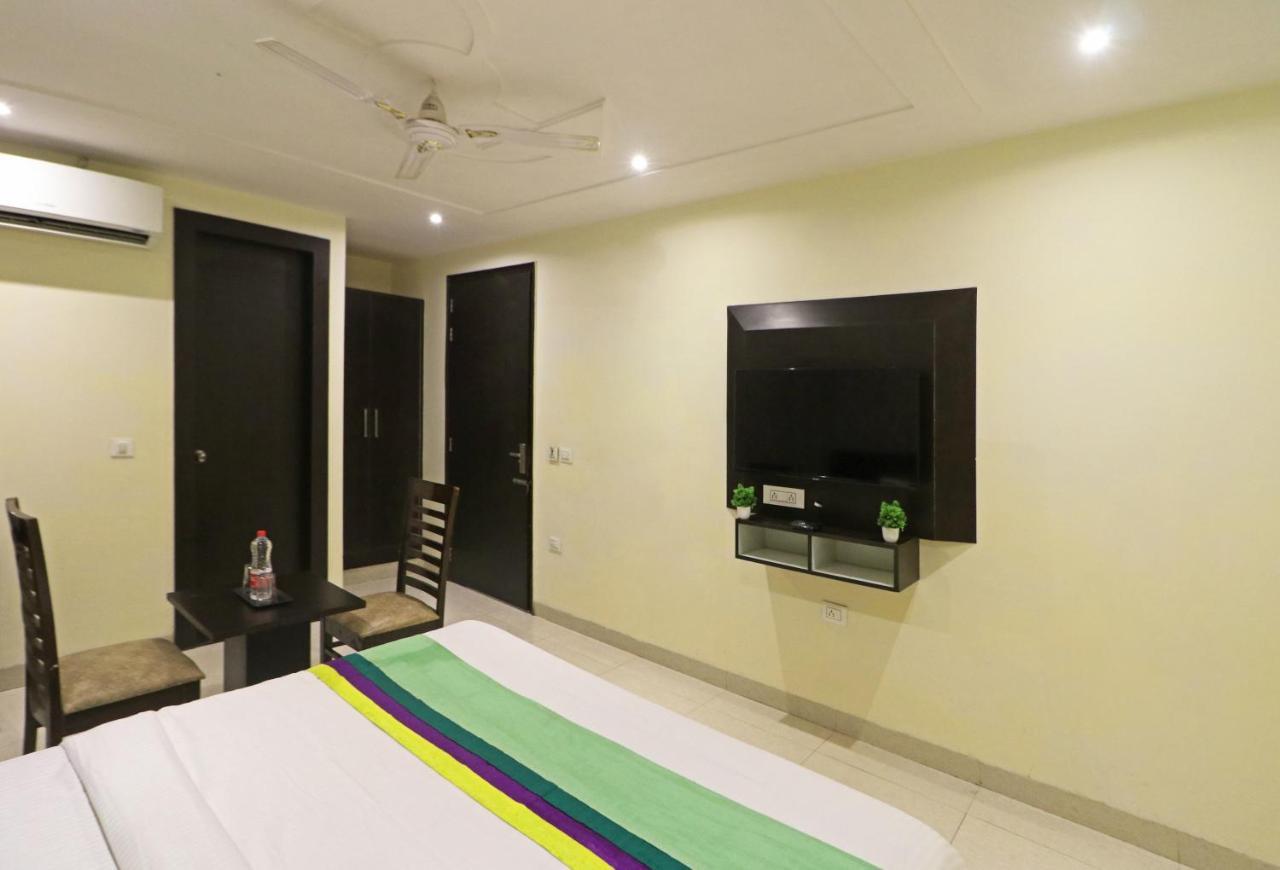 Hotel Paragon Suites 뉴델리 외부 사진