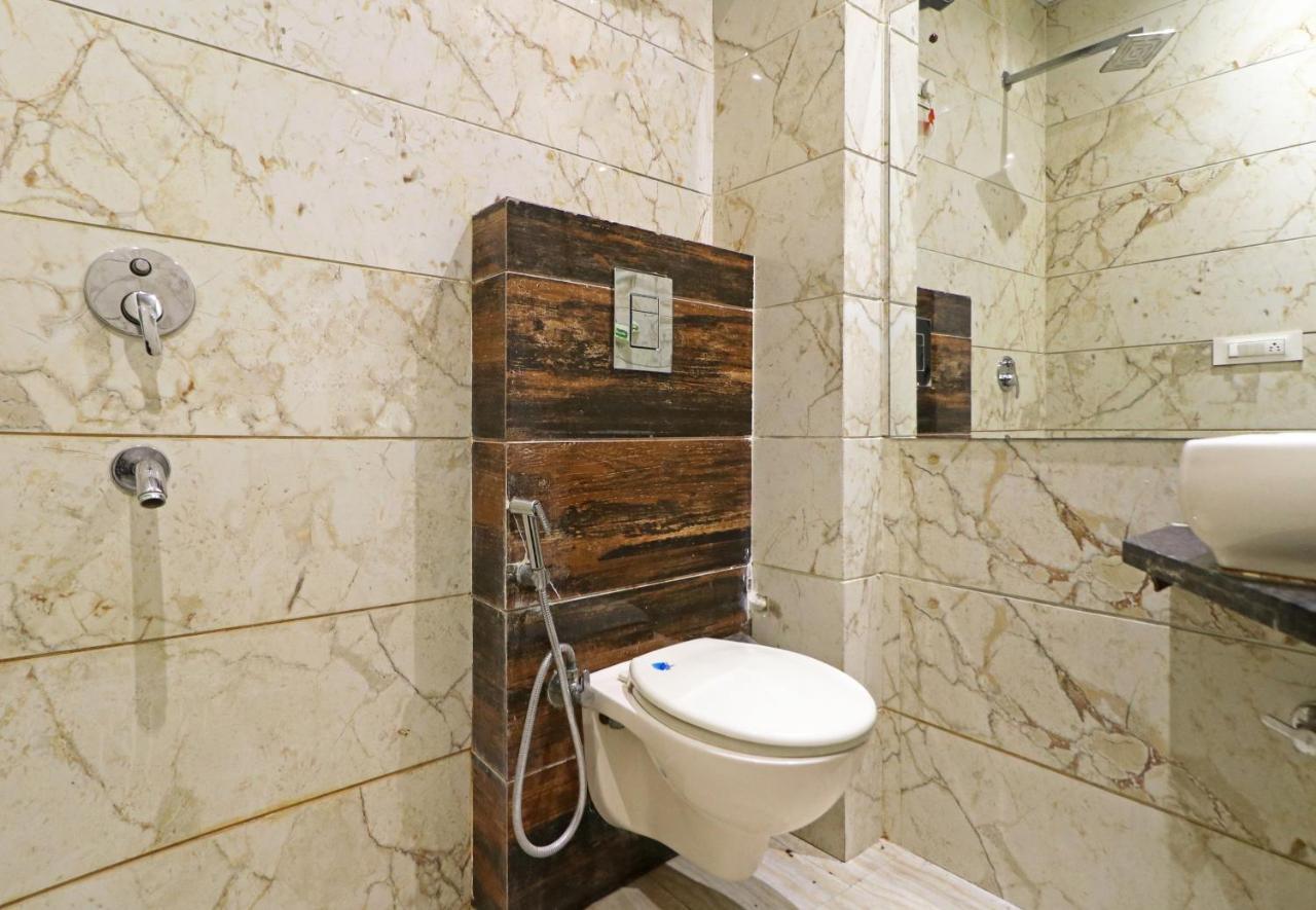Hotel Paragon Suites 뉴델리 외부 사진