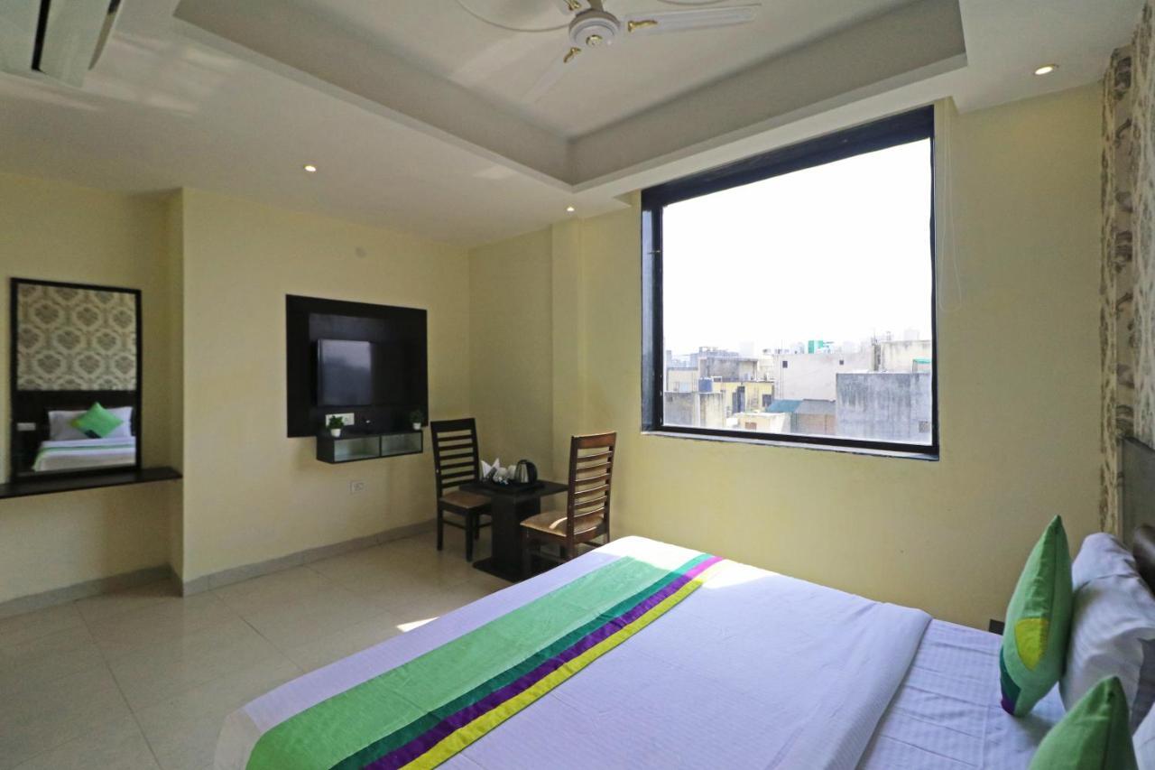Hotel Paragon Suites 뉴델리 외부 사진