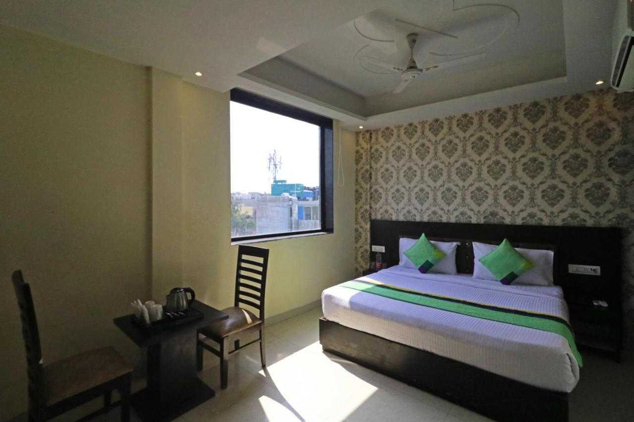 Hotel Paragon Suites 뉴델리 외부 사진