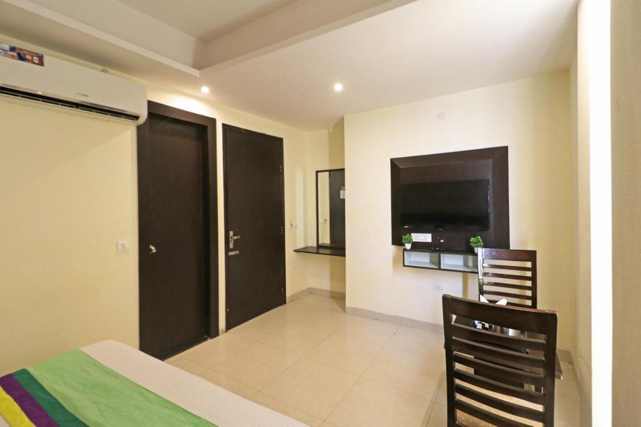 Hotel Paragon Suites 뉴델리 외부 사진