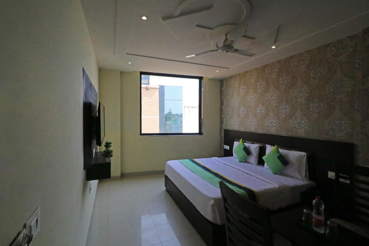 Hotel Paragon Suites 뉴델리 외부 사진