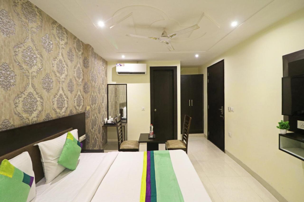 Hotel Paragon Suites 뉴델리 외부 사진